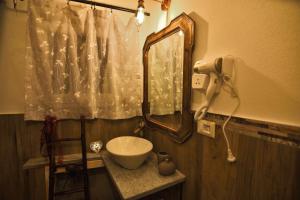 A bathroom at Il Borgo del Castello