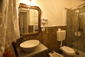 A bathroom at Il Borgo del Castello