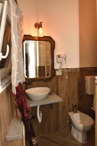 A bathroom at Il Borgo del Castello