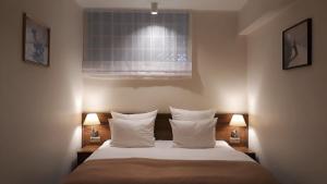 Łóżko lub łóżka w pokoju w obiekcie Hotel Gem