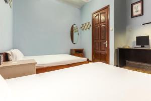 Ένα ή περισσότερα κρεβάτια σε δωμάτιο στο OYO 619 Chikoo Homestay spot-on