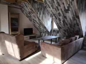 a living room with two couches and a table at Haus der Harmonie in Hameln