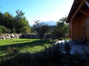 Chalet Mont Canigo tesisinin dışında bir bahçe