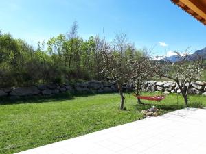 Chalet Mont Canigo tesisinin dışında bir bahçe