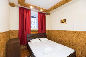 Кровать или кровати в номере Hostel "Bolshoj Kazachij"