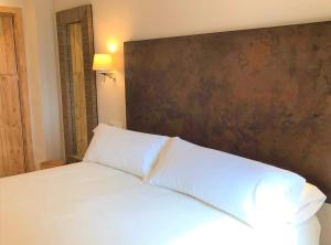 Postel nebo postele na pokoji v ubytování Chillout Hotel Tres Mares