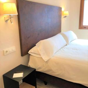 Postel nebo postele na pokoji v ubytování Chillout Hotel Tres Mares