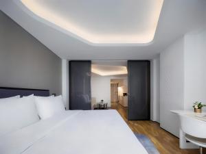 Postel nebo postele na pokoji v ubytování FlyZoo Hotel - Alibaba Future Hotel