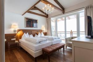 Postel nebo postele na pokoji v ubytování Theresa Wellness-Genießer-Hotel