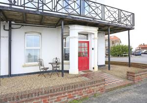 Bygningen som lejligheden ligger i + 2 billeder