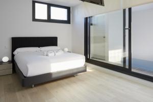 A bed or beds in a room at Villa Alimar - Basque Stay