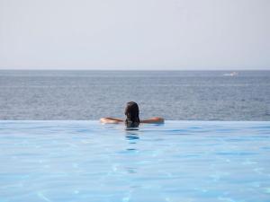 Bazén v ubytování VidaMar Resort Hotel Madeira nebo v jeho okolí
