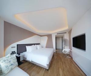 Postel nebo postele na pokoji v ubytování FlyZoo Hotel - Alibaba Future Hotel
