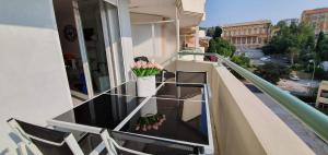 Alery apartment with terrace AC wifi 7th floor a few meters from the sea by Affitto-Nizza