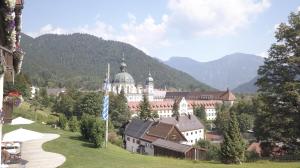 Nespecifikovaný výhled na hory nebo výhled na hory při pohledu z hotelu
