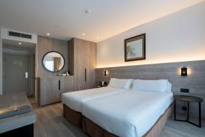 Ein Bett oder Betten in einem Zimmer der Unterkunft Attica 21 Barcelona Mar