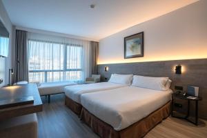 Ein Bett oder Betten in einem Zimmer der Unterkunft Attica 21 Barcelona Mar