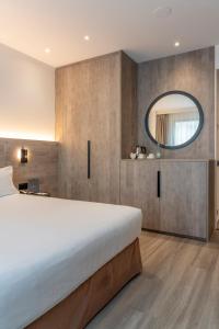 Ein Bett oder Betten in einem Zimmer der Unterkunft Attica 21 Barcelona Mar