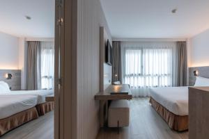Ein Bett oder Betten in einem Zimmer der Unterkunft Attica 21 Barcelona Mar