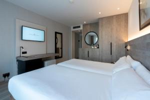 Ein Bett oder Betten in einem Zimmer der Unterkunft Attica 21 Barcelona Mar