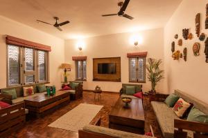 TV a/nebo společenská místnost v ubytování Shambhala