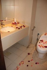 
حمام في فندق ريف الملز إنترناشونال
