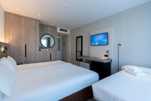 Ein Bett oder Betten in einem Zimmer der Unterkunft Attica 21 Barcelona Mar
