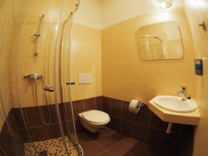Koupelna v ubytování HOTEL BRITANNIA VSETÍN
