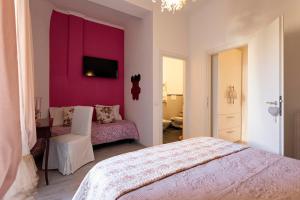 A bed or beds in a room at DOMUS FORTUNAE VATICANO
