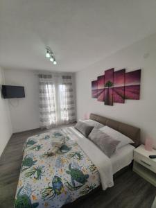 Posteľ alebo postele v izbe v ubytovaní Oleander Apartment in Pakoštane