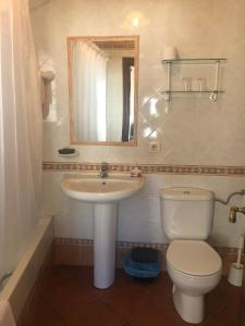 Koupelna v ubytování Hostal Rural Poqueira