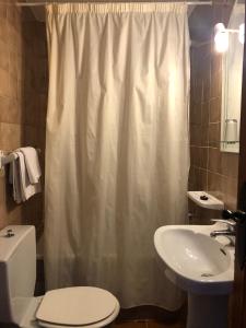 Koupelna v ubytování Hostal Rural Poqueira