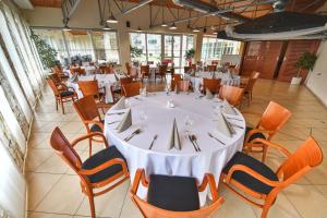 Restoran või mõni muu söögikoht majutusasutuses Hotel Jana