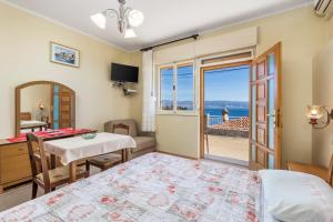 Postel nebo postele na pokoji v ubytování Apartments Rina
