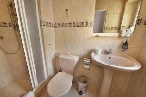 Koupelna v ubytování Anette Hotel