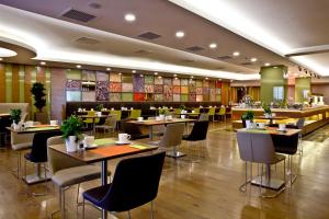 En restaurant eller et andet spisested på Holiday Inn Gaziantep, an IHG Hotel