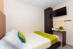 Postel nebo postele na pokoji v ubytování Azuán Suites Hotel By GEH Suites