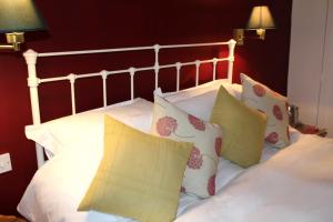A bed or beds in a room at High Rigg B&B 