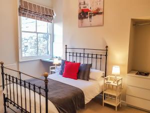 A bed or beds in a room at The Rising Sun Inn 