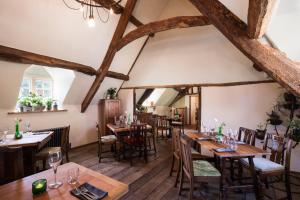 Restaurace v ubytování The Royal Oak Tetbury