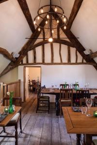 Restaurace v ubytování The Royal Oak Tetbury