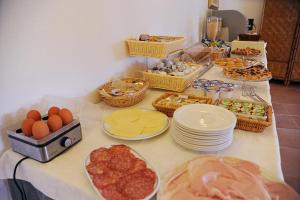 Breakfast options available to guests at Hotel Alma