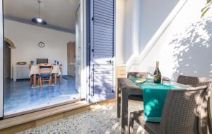 A seating area at Luxury Apartments - Torre San Giovanni