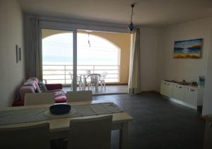 a living room with a table and a view of the ocean at Ca Jasmine in Sal Rei