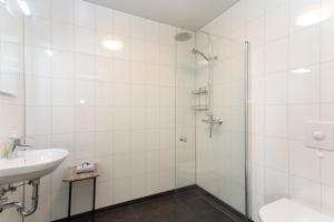 a bathroom with a shower and a sink at Guesthouse Fludir in Fludir