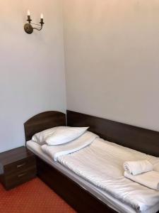 Łóżko lub łóżka w pokoju w obiekcie Legnicki Browar Książęcy Hotel i Restauracja