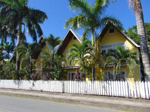 Gallery image of Yellow Houses Bocas DUPLEX in Bocas Town