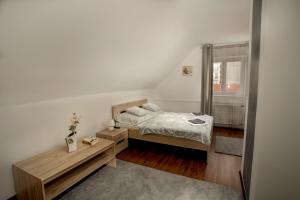 Postel nebo postele na pokoji v ubytování Szitakötő Apartman