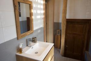 Koupelna v ubytování L'Ancienne Poste - chambres d'hôtes et table de dégustation