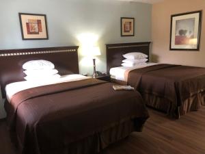 Postel nebo postele na pokoji v ubytování Value Inn Motel EUGENE AIRPORT